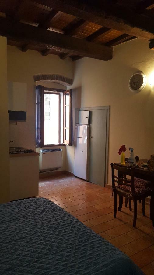 Via Della Posterna Appartement Spoleto Buitenkant foto