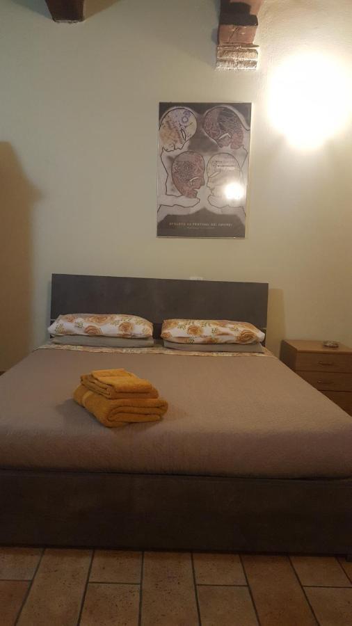 Via Della Posterna Appartement Spoleto Buitenkant foto
